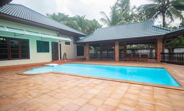 Four-Bedroom Villa Estate on 4.5 Rai Grounds