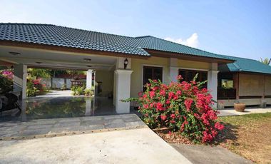 Four-Bedroom Villa Estate on 4.5 Rai Grounds