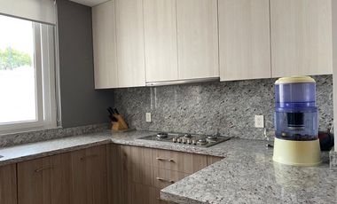 RENTA DE HABITACION AMUEBLADA EN LA ENTRADA DE JURICA