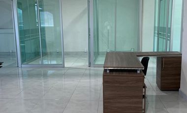 ESPECTACULAR OFICINA DE UN PISO COMPLETO EN RENTAA PRECIO INIGUALABLE