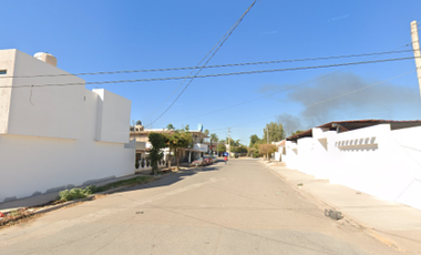 SE VENDE CASA / COPROPIEDAD 50%