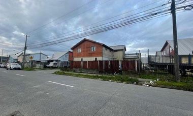Amplia casa esquina  3D/2B cuenta con local comercial