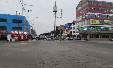 ALQUILO DOS LOCALES COMERCIALES EN EL CALLAO SUPER BIEN UBICADOS