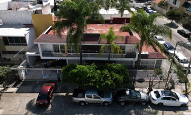 Casa en Venta Esquina en Jardines del Bosque con Excelente Ubicación