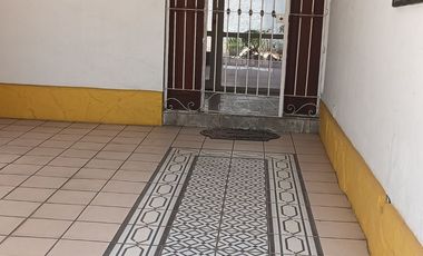 Casa en Venta Esquina en Jardines del Bosque con Excelente Ubicación