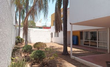 Casa en Venta Esquina en Jardines del Bosque con Excelente Ubicación