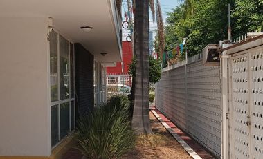Casa en Venta Esquina en Jardines del Bosque con Excelente Ubicación