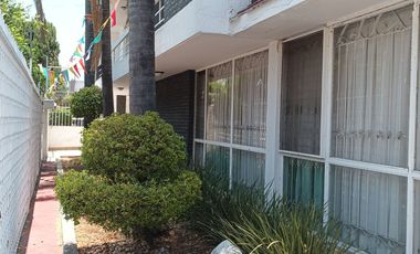 Casa en Venta Esquina en Jardines del Bosque con Excelente Ubicación