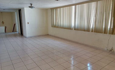 Casa en Venta Esquina en Jardines del Bosque con Excelente Ubicación