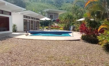 VENDO  BELLA   PROPIEDAD  EN  LA  VEGA