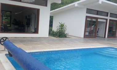 VENDO  BELLA   PROPIEDAD  EN  LA  VEGA