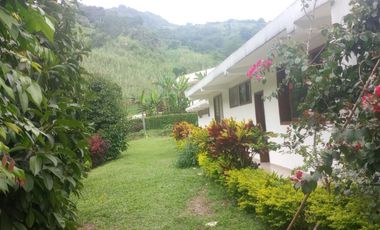VENDO  BELLA   PROPIEDAD  EN  LA  VEGA