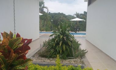 VENDO  BELLA   PROPIEDAD  EN  LA  VEGA