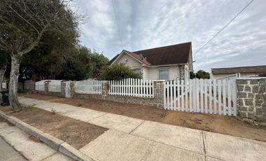 Casa en Venta en Algarrobo con Piscina y Gran Terreno