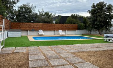 Casa en Venta en Algarrobo con Piscina y Gran Terreno