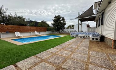 Casa en Venta en Algarrobo con Piscina y Gran Terreno