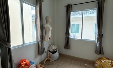English-Style Semi-Detached Home with No Power Pole in Front of the House! For Sale: Diya Village Chonburi – A beautifully maintained 4-bedroom