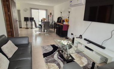 Casa Amoblada en Alquiler en Urbanización Los Prados, 3 Habitaciones, 3 Baños, Patio, Parqueo, Piscina, Seguridad, Samborondon.