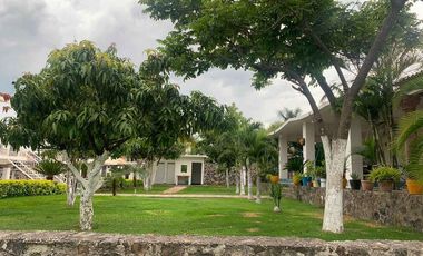 ¡Gran Oportunidad en Yautepec, Morelos!  Casa en Esquina con Amplias Amenidades y Excelente Ubicación