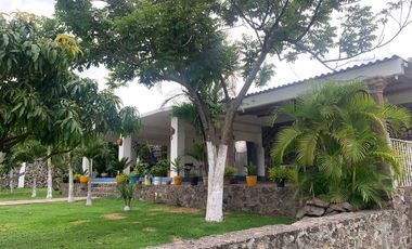 ¡Gran Oportunidad en Yautepec, Morelos!  Casa en Esquina con Amplias Amenidades y Excelente Ubicación