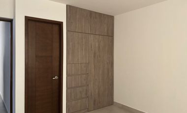 RENTA CASA AL NORTE EN PRIVADA