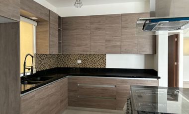 RENTA CASA AL NORTE EN PRIVADA