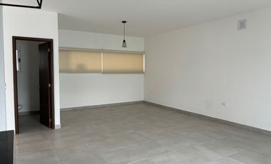 RENTA CASA AL NORTE EN PRIVADA