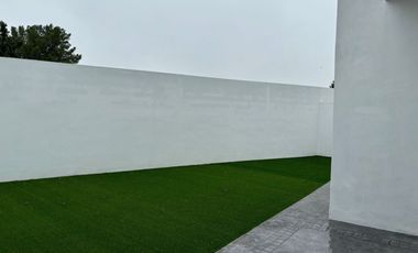 RENTA CASA AL NORTE EN PRIVADA