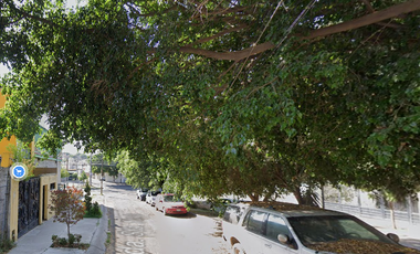 ¡Atención Inversionistas! ¡Excelente Casa oportunidad en San Pedro Tlaquepaque!