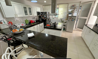 Amplia casa a la venta en el barrio Buque