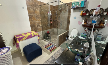 Amplia casa a la venta en el barrio Buque