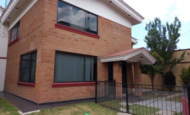 CASA EN VENTA EN CONDOMINIO DE POCAS CASAS CERCA ZONA HOSPITALES TOLUCA