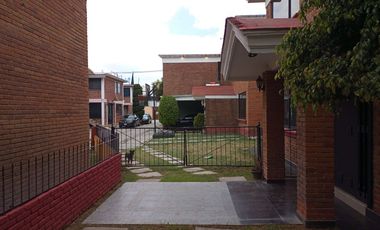 CASA EN VENTA EN CONDOMINIO DE POCAS CASAS CERCA ZONA HOSPITALES TOLUCA