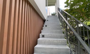 House for sale Parc Priva with lift on land: 87.8 sq.w., usable area 462 sq.m., 5 bedrooms, 5 bathrooms, tastefully decorated and imported furniture b