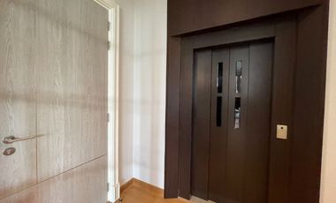 House for sale Parc Priva with lift on land: 87.8 sq.w., usable area 462 sq.m., 5 bedrooms, 5 bathrooms, tastefully decorated and imported furniture b