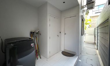 House for sale Parc Priva with lift on land: 87.8 sq.w., usable area 462 sq.m., 5 bedrooms, 5 bathrooms, tastefully decorated and imported furniture b