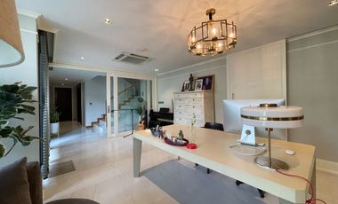 House for sale Parc Priva with lift on land: 87.8 sq.w., usable area 462 sq.m., 5 bedrooms, 5 bathrooms, tastefully decorated and imported furniture b