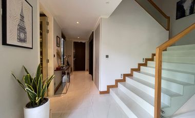 House for sale Parc Priva with lift on land: 87.8 sq.w., usable area 462 sq.m., 5 bedrooms, 5 bathrooms, tastefully decorated and imported furniture b