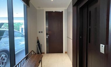 House for sale Parc Priva with lift on land: 87.8 sq.w., usable area 462 sq.m., 5 bedrooms, 5 bathrooms, tastefully decorated and imported furniture b