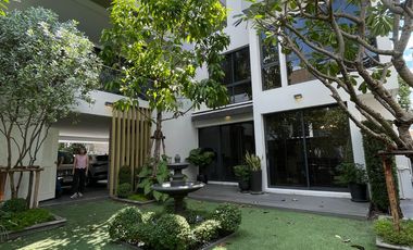 House for sale Parc Priva with lift on land: 87.8 sq.w., usable area 462 sq.m., 5 bedrooms, 5 bathrooms, tastefully decorated and imported furniture b