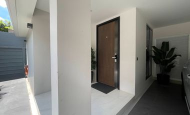 House for sale Parc Priva with lift on land: 87.8 sq.w., usable area 462 sq.m., 5 bedrooms, 5 bathrooms, tastefully decorated and imported furniture b
