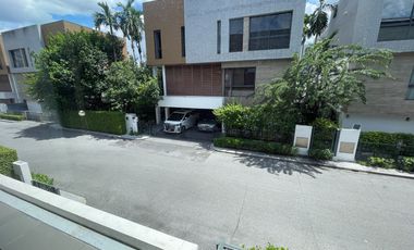 House for sale Parc Priva with lift on land: 87.8 sq.w., usable area 462 sq.m., 5 bedrooms, 5 bathrooms, tastefully decorated and imported furniture b