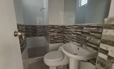 ¿15 minutos de Tarapoto es 'lejos'? Depende de lo que busques. Este 'depa' de 2 dormitorios te ofrece paz y seguridad para trabajar sin interrupciones