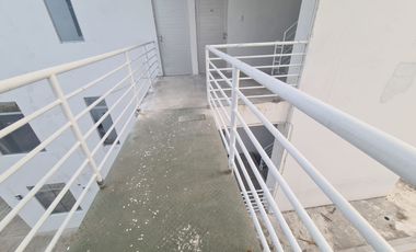 ¿15 minutos de Tarapoto es 'lejos'? Depende de lo que busques. Este 'depa' de 2 dormitorios te ofrece paz y seguridad para trabajar sin interrupciones