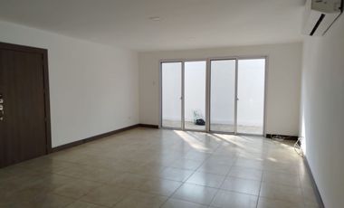 Departamento de venta en la Urbanización Villas del Bosque, Vía a la Costa.