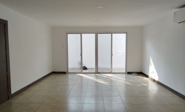 Departamento de venta en la Urbanización Villas del Bosque, Vía a la Costa.
