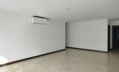 Departamento de venta en la Urbanización Villas del Bosque, Vía a la Costa.