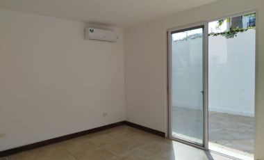 Departamento de venta en la Urbanización Villas del Bosque, Vía a la Costa.