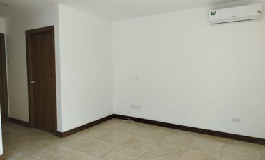 Departamento de venta en la Urbanización Villas del Bosque, Vía a la Costa.