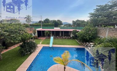 CASA SOLA CON ALBERCA EN VILLAS DEL DESCANSO MORELOS 3 RECAMARAS